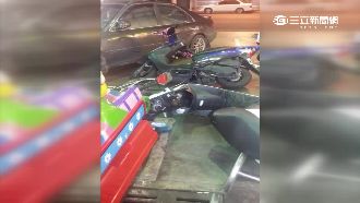 街頭保齡球？轎車暴衝連撞4人13車