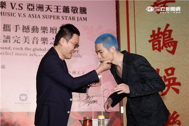 蕭敬騰續約華納記者會