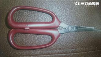 下公車引推擠　暴走女持利剪劃傷人