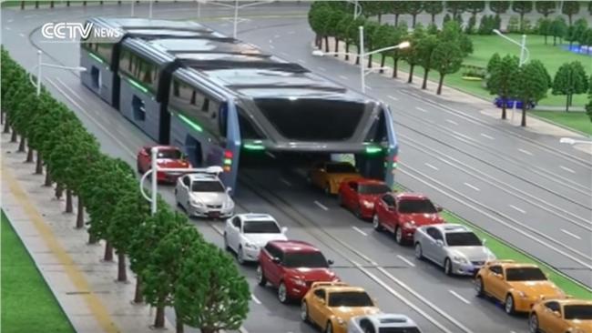 塞車有解？陸推「立體快巴」暑假營運