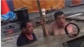 台南、水管破裂、工程人員（圖／翻攝自爆料公社）