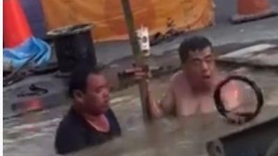 台南水管爆裂　維修員沒戴蛙鏡急搶修