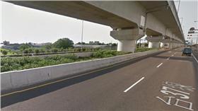 高鐵,橋墩（圖／翻攝自Google Map）
https://www.google.com.tw/maps/@23.4421031,120.3230058,3a,75y,316.77h,79.71t/data=!3m6!1e1!3m4!1sV2oaVPomM5LRmE-ih4qsvA!2e0!7i13312!8i6656!6m1!1e1