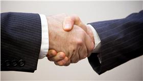 握手。（Flickr/Flazingo Photos） https://goo.gl/s9Rt9o