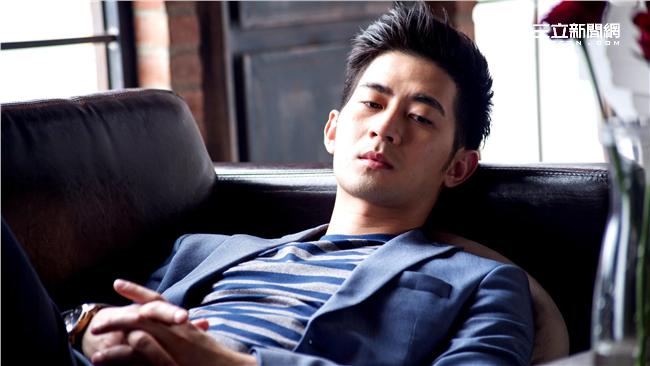 鮮肉長官姐姐OL「姐弟戀」先打再說