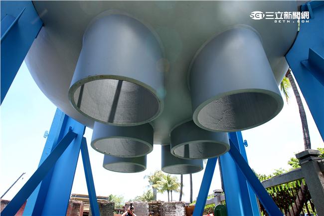 「高雄國際海事船舶展暨國防工業展」盼藉「國艦國造」推波助瀾，強化台灣船舶產業競爭力，台船公司已經有能力自製潛艦的壓力殼主馬達船段及艏部端版魚雷發射管。（記者邱榮吉/高雄拍攝）