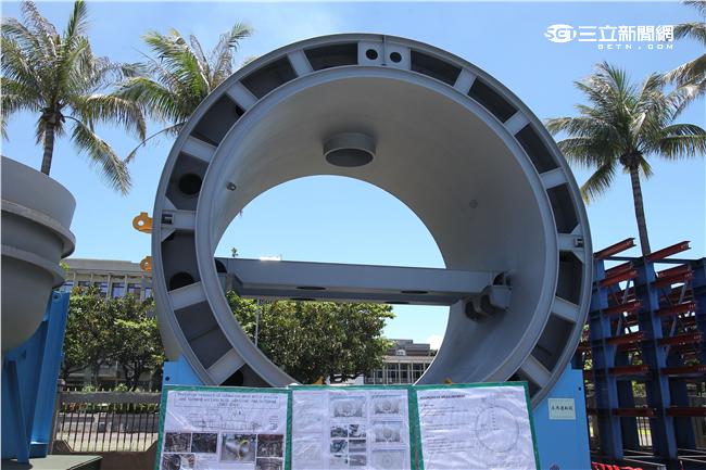 台船公司已經有能力自製潛艦的壓力殼主馬達船段及艏部端版魚雷發射管。（記者邱榮吉/高雄拍攝）