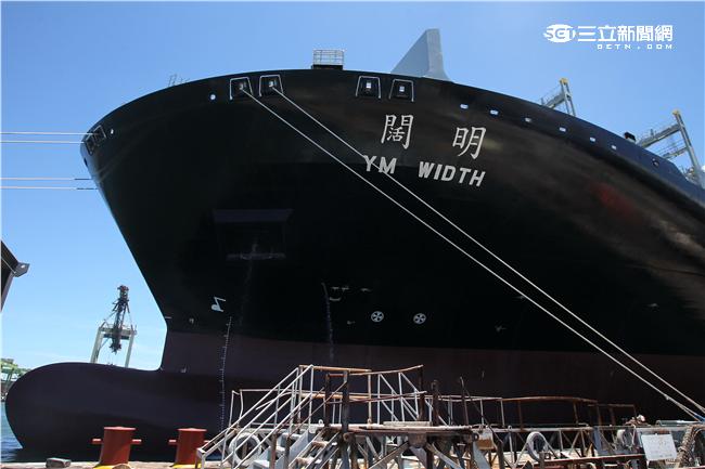 「高雄國際海事船舶展暨國防工業展」盼藉「國艦國造」推波助瀾，強化台灣船舶產業競爭力，台船公司已經有能力自製潛艦的壓力殼主馬達船段及艏部端版魚雷發射管。（記者邱榮吉/高雄拍攝）