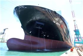 「高雄國際海事船舶展暨國防工業展」盼藉「國艦國造」推波助瀾，強化台灣船舶產業競爭力，台船公司已經有能力自製潛艦的壓力殼主馬達船段及艏部端版魚雷發射管。（記者邱榮吉/高雄拍攝）