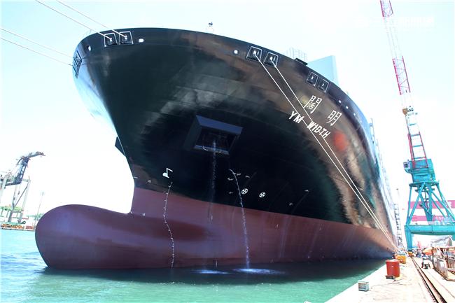 「高雄國際海事船舶展暨國防工業展」盼藉「國艦國造」推波助瀾，強化台灣船舶產業競爭力，台船公司已經有能力自製潛艦的壓力殼主馬達船段及艏部端版魚雷發射管。（記者邱榮吉/高雄拍攝）