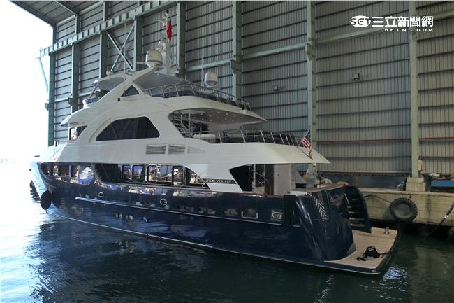 中信造船造船技術創新承造海巡署各型巡防艇、大型貨輪、客製化遊艇、遠洋漁船及維修海軍各種軍艦，絕對有能力造潛艦。（記者邱榮吉/高雄拍攝）
