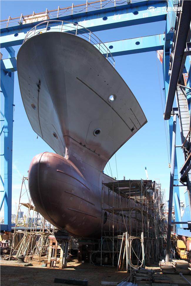 中信造船造船技術創新承造海巡署各型巡防艇、大型貨輪、客製化遊艇、遠洋漁船及維修海軍各種軍艦，絕對有能力造潛艦。（記者邱榮吉/高雄拍攝）
