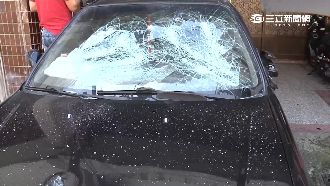 疑口角糾紛報復　惡煞持球棒砸車毆人