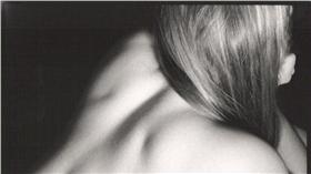 女生
背影https://www.flickr.com/photos/superoog/211445217/in/photolist-jFHic-4B1hPB-7ThS2T-bxqpqx-SATUt-hjtw5z-66G1mK-4QPu6z-eQJYYu-9TKY2s-a9GYhK-a7D5NQ-5eWhJd-9SayRG-a9GYkp-a7AgYk-jdanzc-5Xu8ex-jZNd1t-8DQRaG-7wEnqq-4tYFWV-pmiTt-hoA2q3-dh2Y5f-9w14mY-8U65MG-8YSj6B-b4HkAk-bjvsnd-dyVNGa-oKtd57-dSbVMg-jeEbmj-DeGut-r7Jfqm-f67dcZ-jFHeD-kcuQtn-7EdBWZ-prGSqz-8DQRG9-A1FEjR-9y6mKq-4tYFQH-dh2Rnb-5pNo6o-r5Z9Kz-pmiuW-dh2Wz5