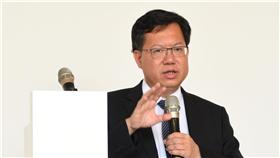 PD
鄭文燦：桃園條件佳 帶動亞洲矽谷潛力
行政院長林全28日視察「亞洲矽谷計畫」預定地，桃園
市長鄭文燦（圖）簡報時，提出桃園具有交通便捷、產
業升級、人口年輕化等優勢，將成為未來帶動台灣的重
要引擎。
中央社記者邱俊欽桃園攝 105年5月28日