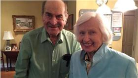 老婦噎到獲哈姆立克本尊急救 （圖／翻攝自The Telegraph）