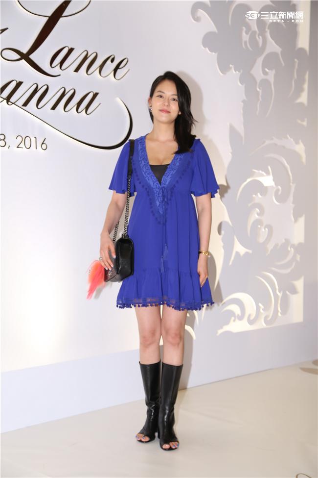 余秉諺與太太王依蕾補辦婚宴,余秉諺現場單膝跪地向王依蕾補求婚