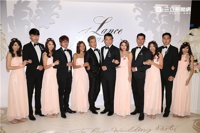 余秉諺與太太王依蕾補辦婚宴,余秉諺現場單膝跪地向王依蕾補求婚