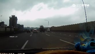 影／國道突掉大水塔　駕駛放聲大叫