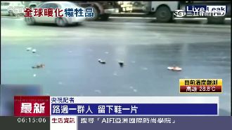 印度51度高溫融馬路　拖鞋全被黏住