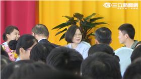 蔡英文總統與花蓮佳山基地官兵用餐。記者盧素梅攝