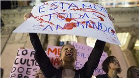 巴西民眾為少女輪暴案怒吼 （圖／美聯社／達志影像）