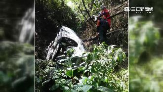 軍人夜遊華山墜深谷　火燒車變焦屍