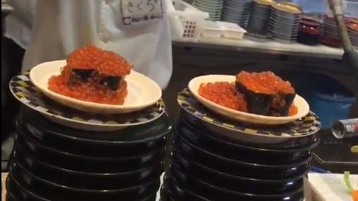 影／師傅豪邁加料　鮭魚卵都淹出來了