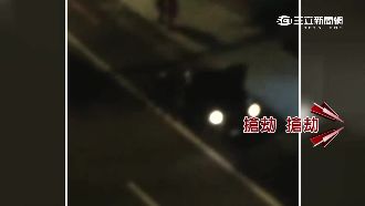 女駕駛領錢遭搶　狠咬搶匪手臂濺血