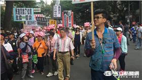 部分養豬團體表達對萊克多巴胺美豬的疑慮，於今（31）日北上立法院陳情。（圖／記者陳彥宇攝）