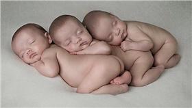 同卵三胞胎（圖／翻攝自Twitter）