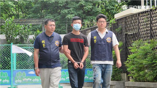 暑假商機多　他做了心型藥丸來攬客
