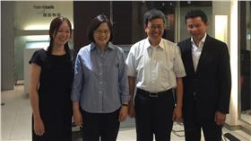 蔡英文巡視總統府各單位.記者盧素梅攝