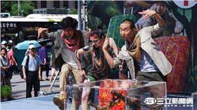 ▲裸女變色龍超吸睛！為了「她」！浩翔艷陽下熱舞掀爭奪戰（圖／李鴻典攝）