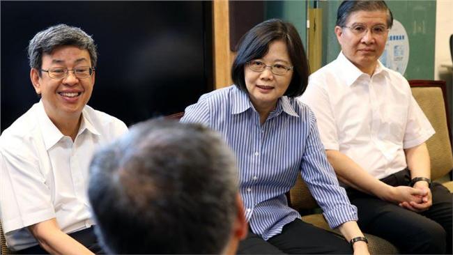 蔡英文探訪總統府美髮部　巧遇阿卿嫂
