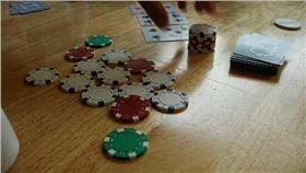 flickr賭博/PROThomas Quine/https://www.flickr.com/photos/quinet/8603610362/in/photolist-e7gKBG-q7HzVu-4jBmYY-bm1Up9-7ikk7k-4rUCSd-4wnF6t-7VSVCu-oX5xvJ-oX5bgQ-oX74uT-4eAvLE-oWQRQM-ndXs3p-6Li2we-4oTueA-B3pH45-nd2WZZ-b3L5YD-oX6Sz6-6tBd1S-8hB9Xv-9o8Mc5-P8GyK-e1kpjv-jmUdjC-dPXavz-ph2DQ8-dT8ZrJ-8MQd53-6uRZPi-f9kKS4-552jcY-p5S6Cw-iET51x-EANiB-72Xo9K-B6Snb-54X5LF-9o8Lks-g7Kbb-4XAytE-9EFqWh-n2Nhap-63AU8N-aiXGY9-a69BDo-4Xwie8-8hBa4R-4Xwif2