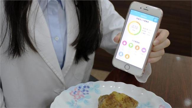 美食上桌，先拍照！APP幫你算營養