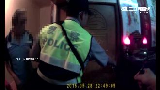 婦人疑感情失和攜女尋短　警踹門救人