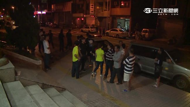 碩士襲胸狼多次犯案　氣憤家屬圍警局