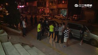 碩士襲胸狼多次犯案　氣憤家屬圍警局