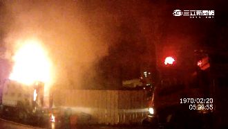 38男拿打火機燒貨車　還在旁看熱鬧