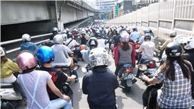 熱,機車,高溫,天氣
圖／攝影者li-penny, Flickr CC License
https://www.flickr.com/photos/li-penny/5808105015/