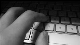 鍵盤、電腦（Flickr/Toshiyuki IMAI）
https://goo.gl/G8NW2x