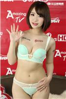 日本AV女優初美沙希是童顏巨乳的大咖女優，來台分享各種福利給粉絲。（記者邱榮吉/攝影）