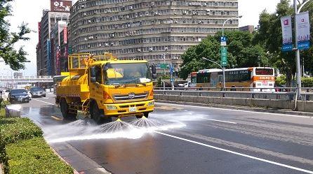 馬路高溫逾50度　灑水降溫機制啟動