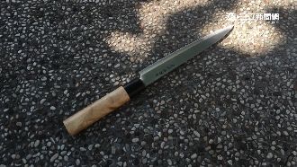 稱「奉旨殺共匪」　男偷刀於街頭揮舞