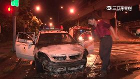 警車突燒毀0600