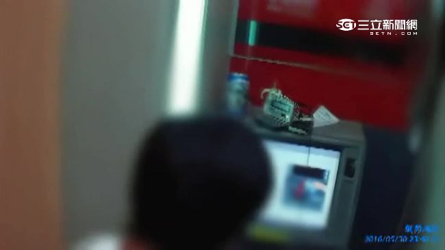 存錢給好兄弟？男子瞎塞冥紙進ATM
