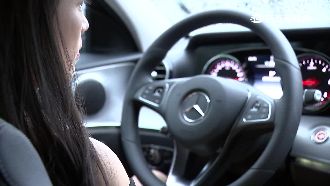 智能停車好安心　倒車入庫一鍵就搞定