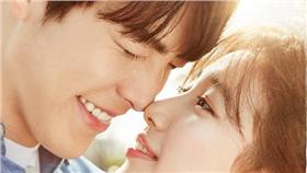 任意依戀 金宇彬+裴秀智 海報